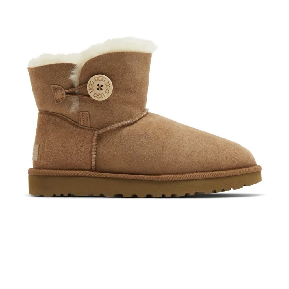 In excellent condition UGG Mini Bailey Button 2 Boot 'Chestnut'